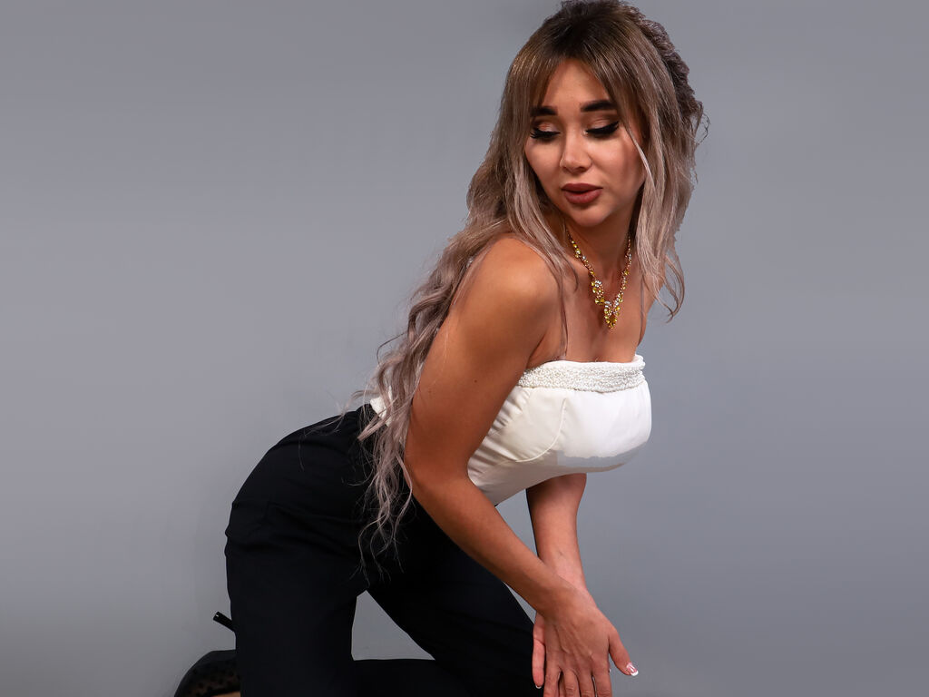 AriellaRose></p>

       
    </div>
    </div>
</div>
<div class=